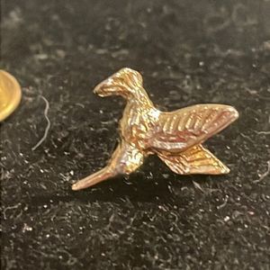Vintage 0.75” Home Interiors gold tone hummingbird hat/lapel/tie pin